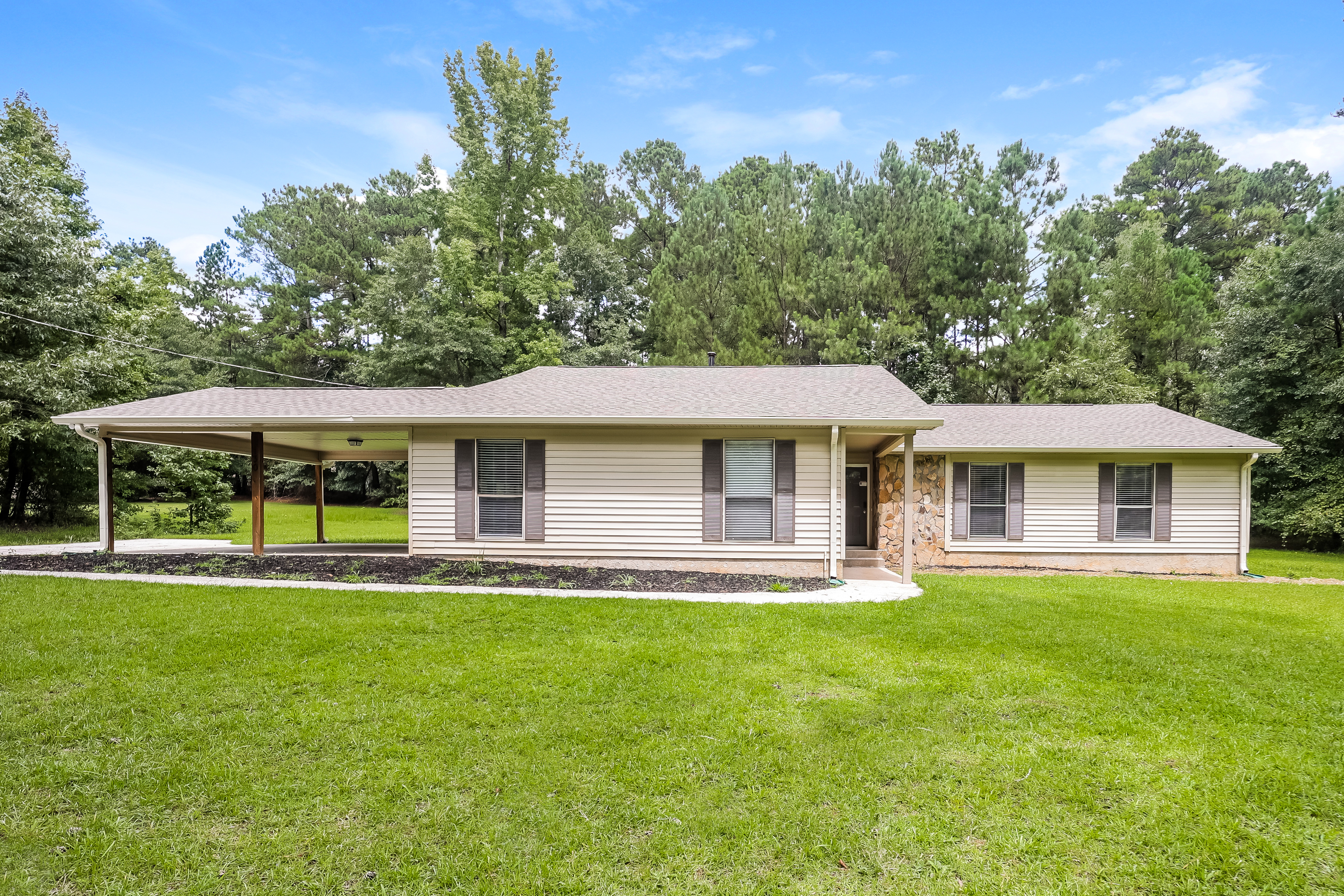 130 Huntcliff Court Fayetteville, GA 30214